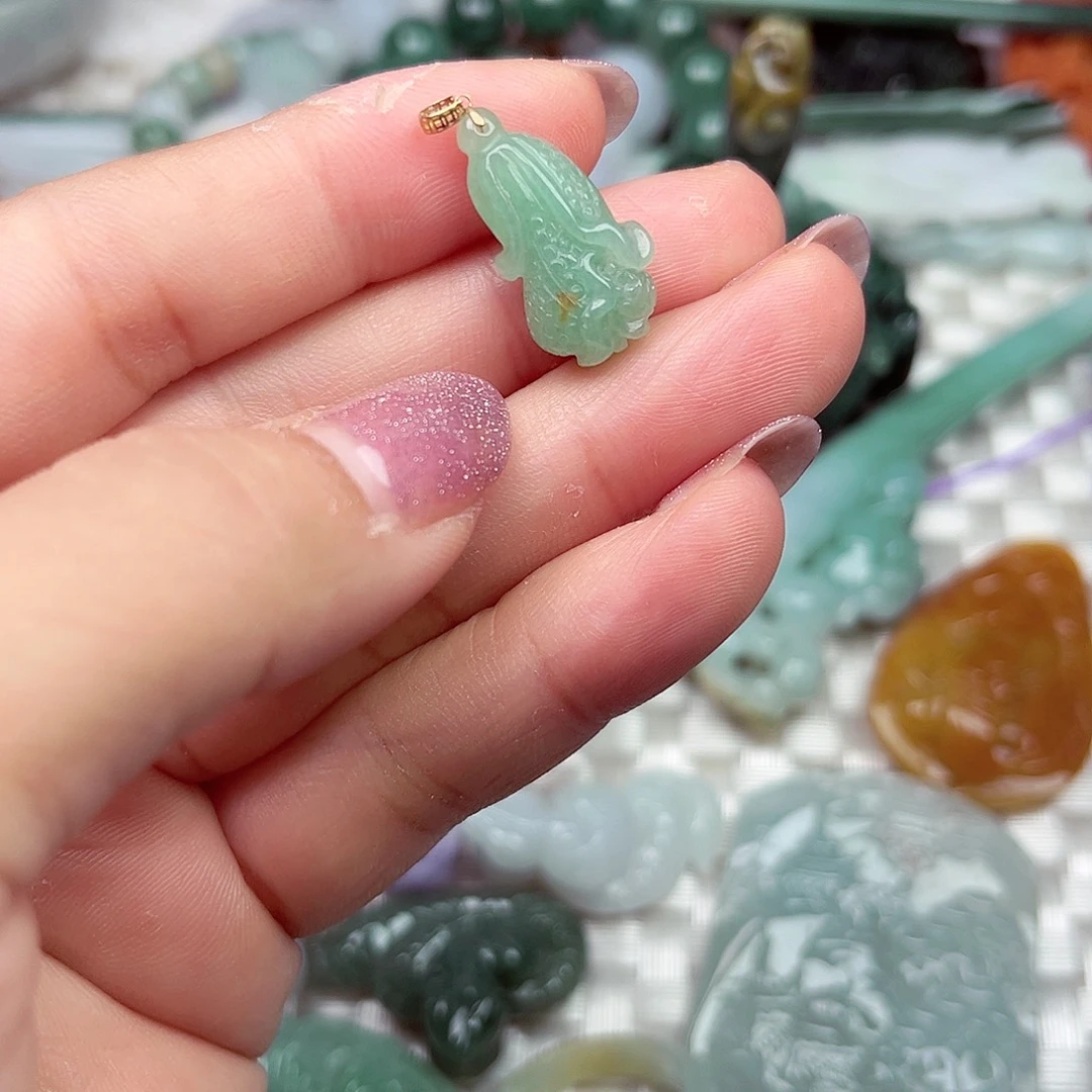 翡翠未镶嵌颈饰翡翠