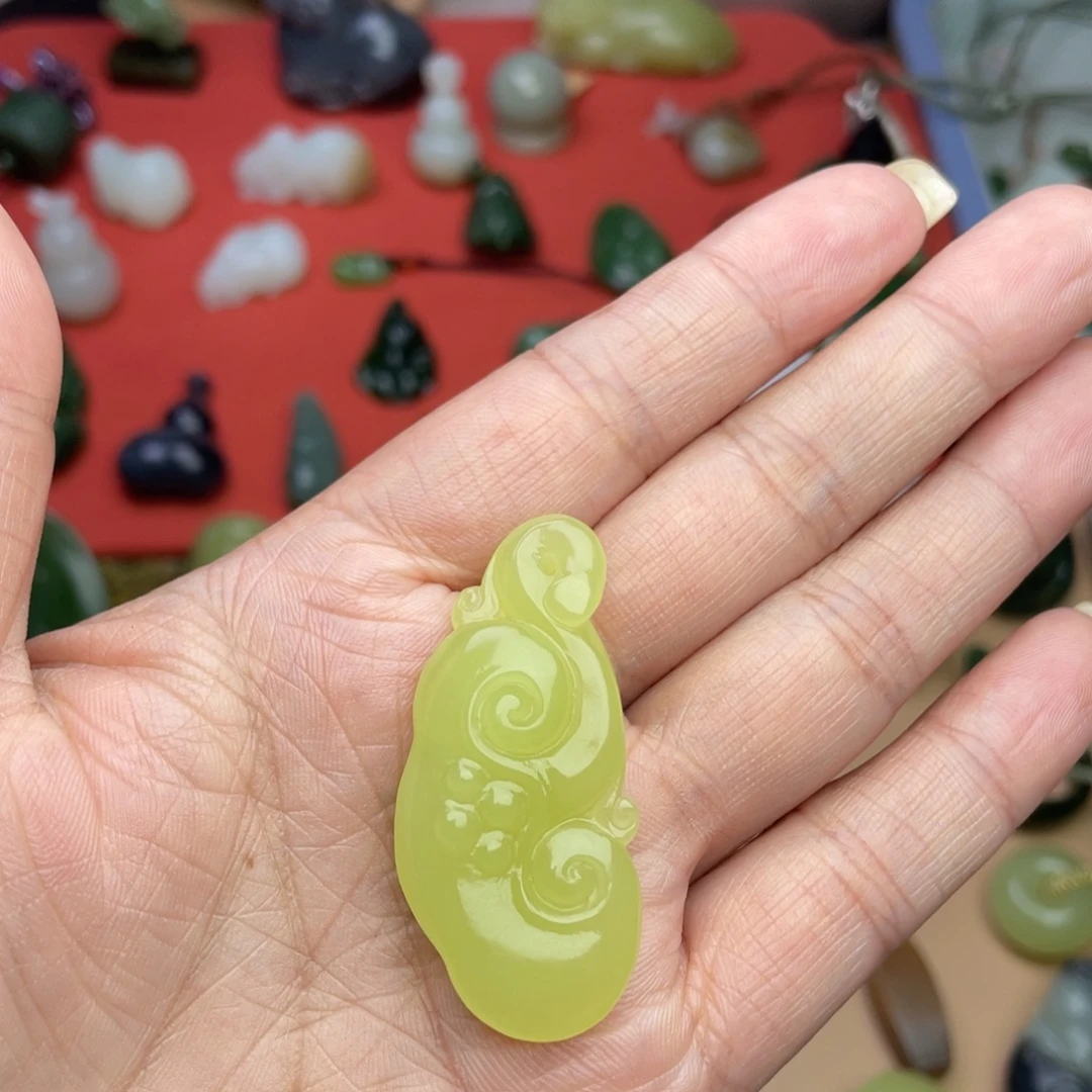 ᦦ***࿐和田玉未镶嵌颈饰