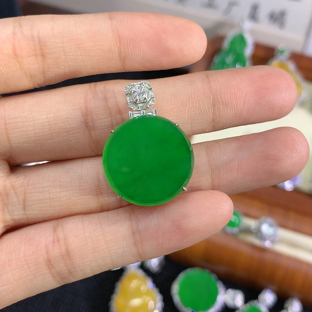 【闪购商品】吊坠(不含链)18K金镶嵌翡翠七***子圆牌