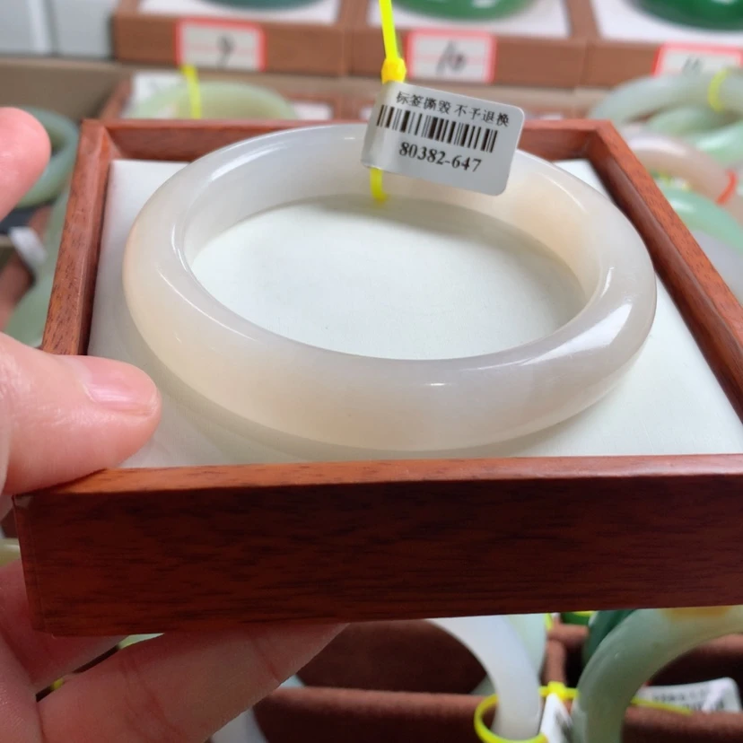 【闪购商品】和田玉手镯未镶嵌盖***朵59