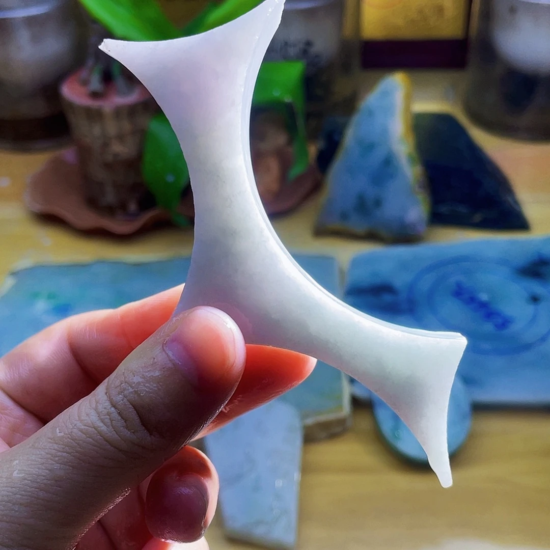 翡翠未镶嵌颈饰毛料3