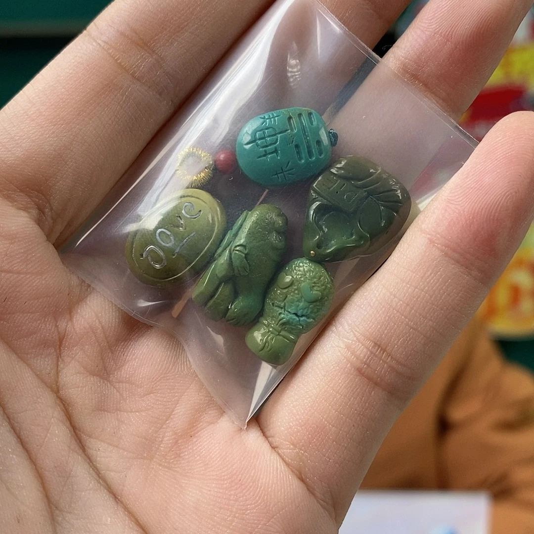 断***离绿松石未镶嵌珠宝奇石