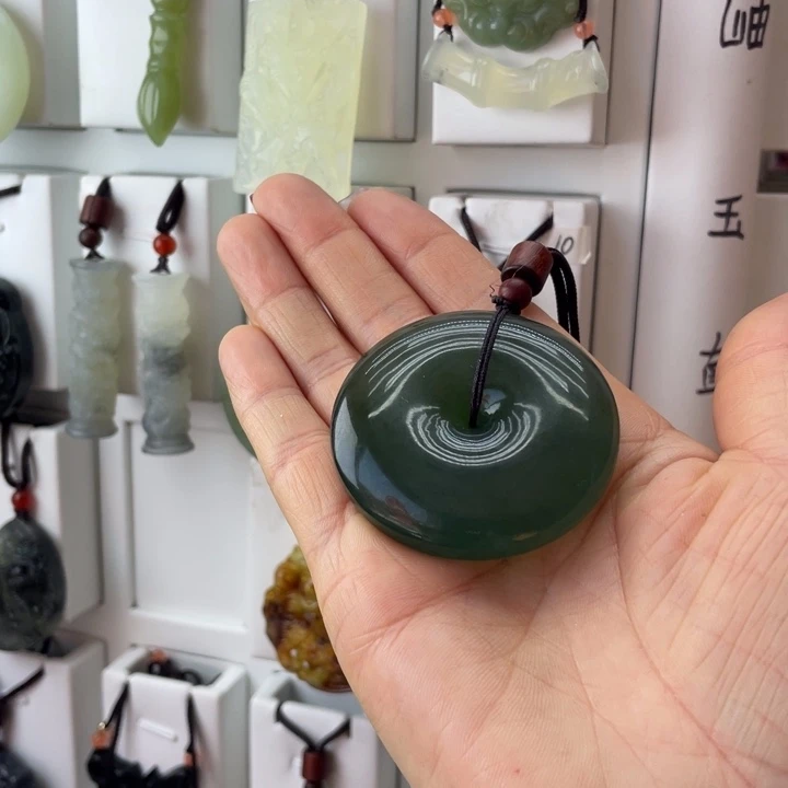 蛇纹石玉颈饰合金?****?