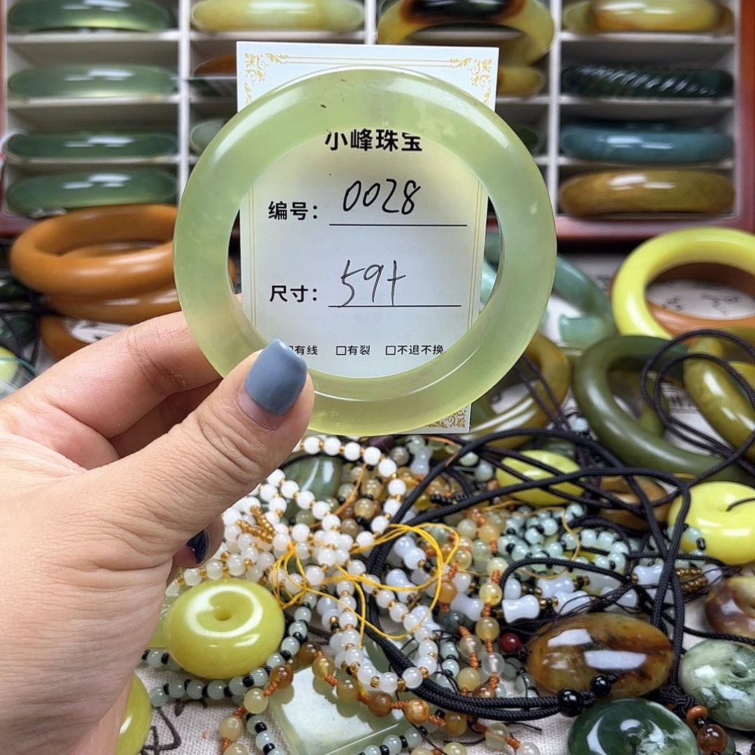 蛇纹石玉手镯未镶嵌C***?