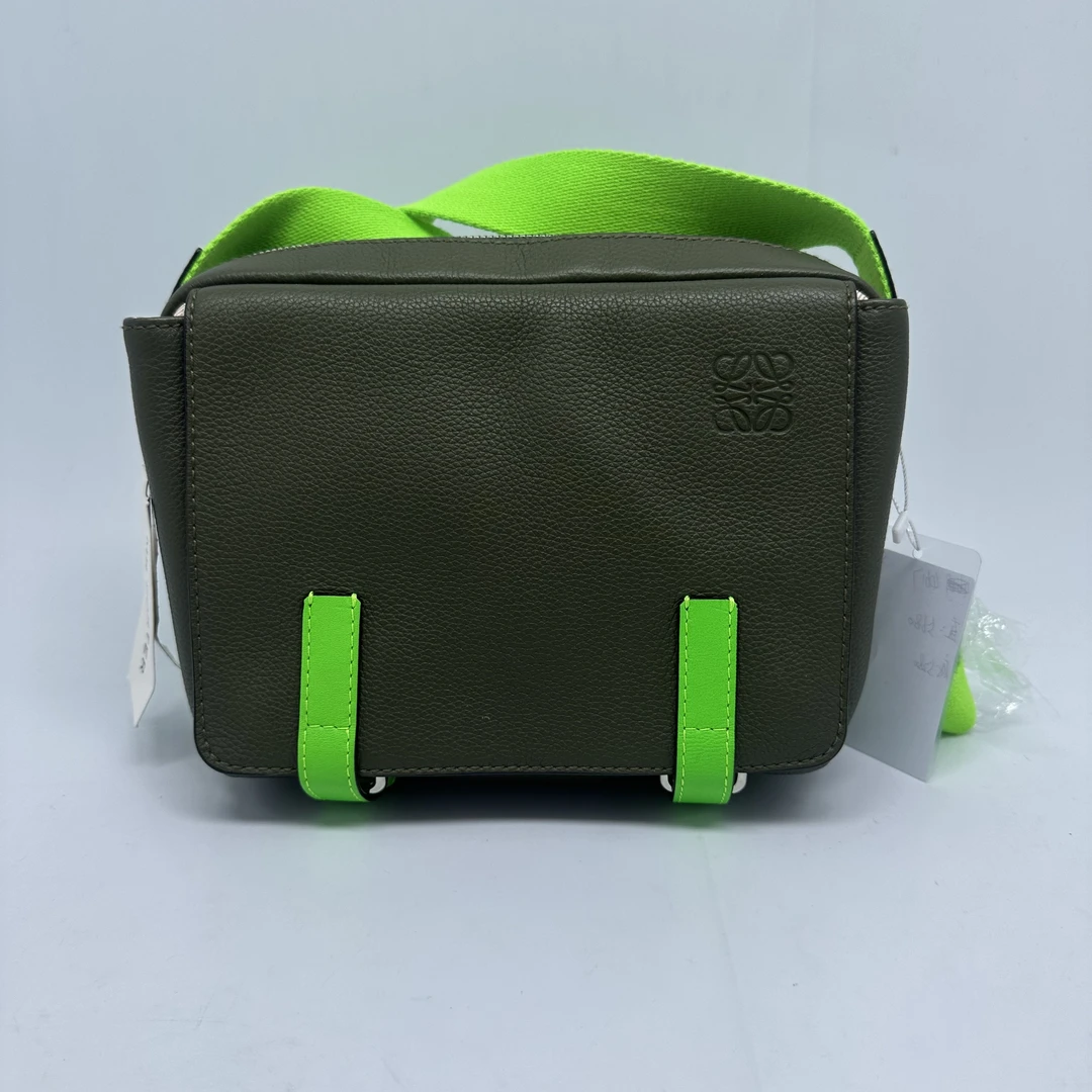 99新 LOEWE/罗意威 全皮拼色荔枝纹斜挎包4617