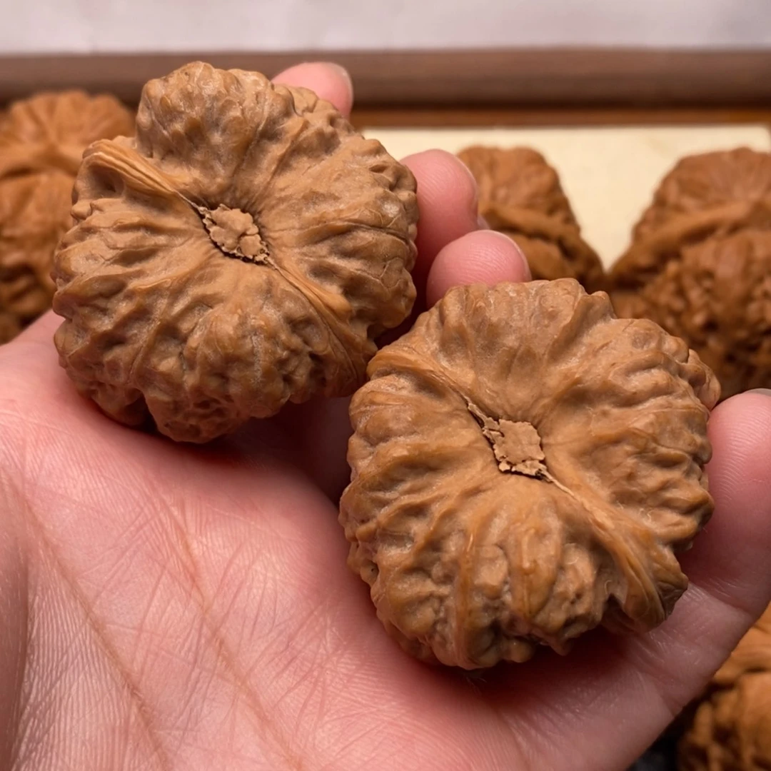 【闪购商品】把件文玩核桃边38左右