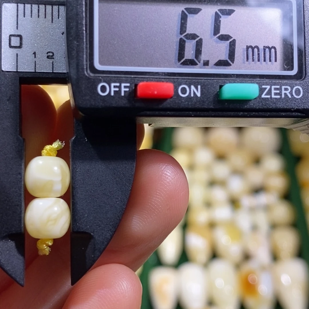 蜜蜡未镶嵌裸石配饰