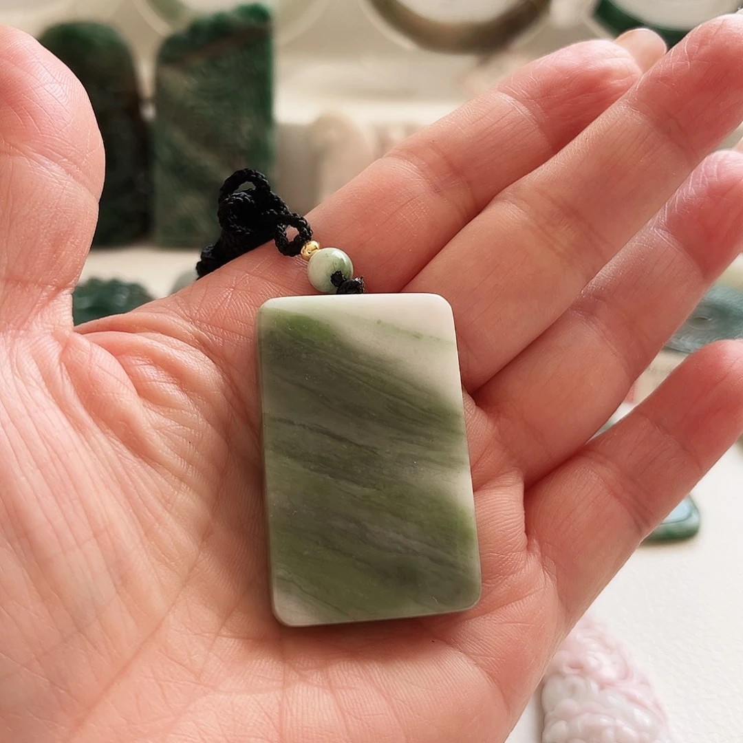 独山玉未镶嵌颈饰