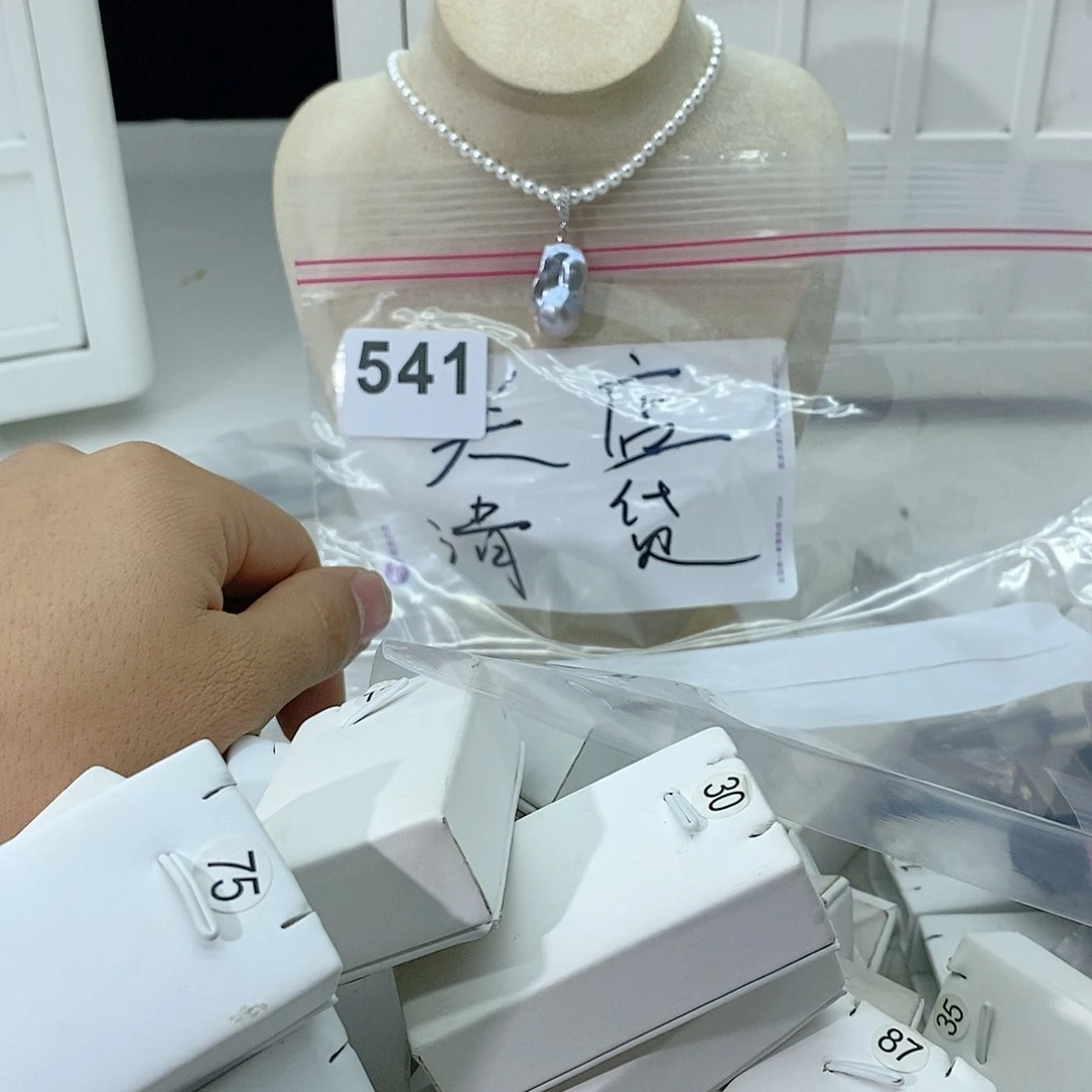 淡水珍珠颈饰合金