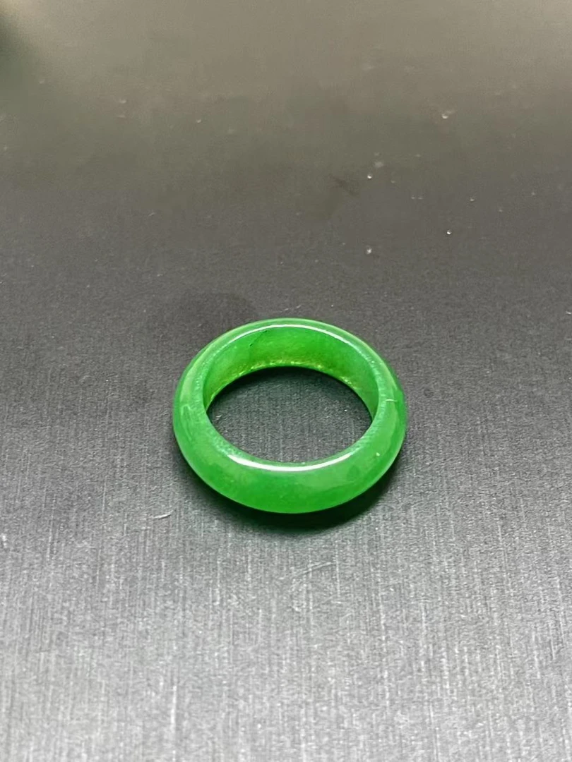 翡翠戒圈气质时尚