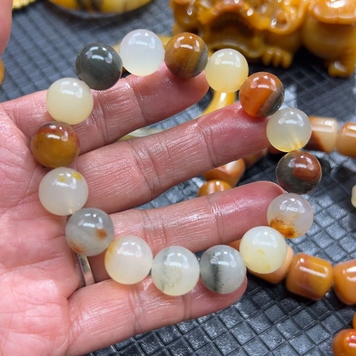 石英质玉（黄龙玉）颈饰未镶嵌