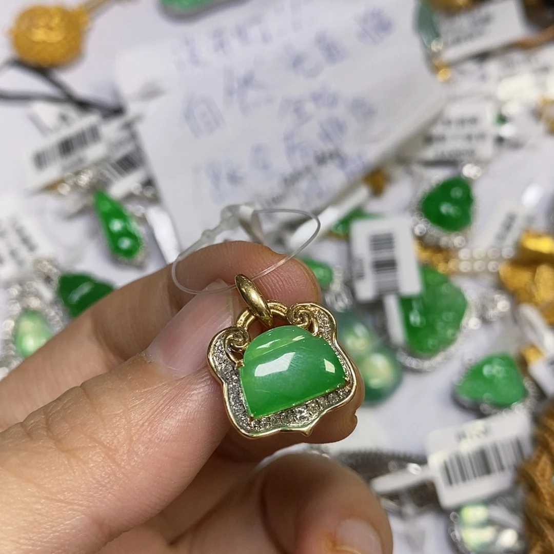 【闪购商品】颈饰18K金镶嵌翡翠王*鑫吊坠