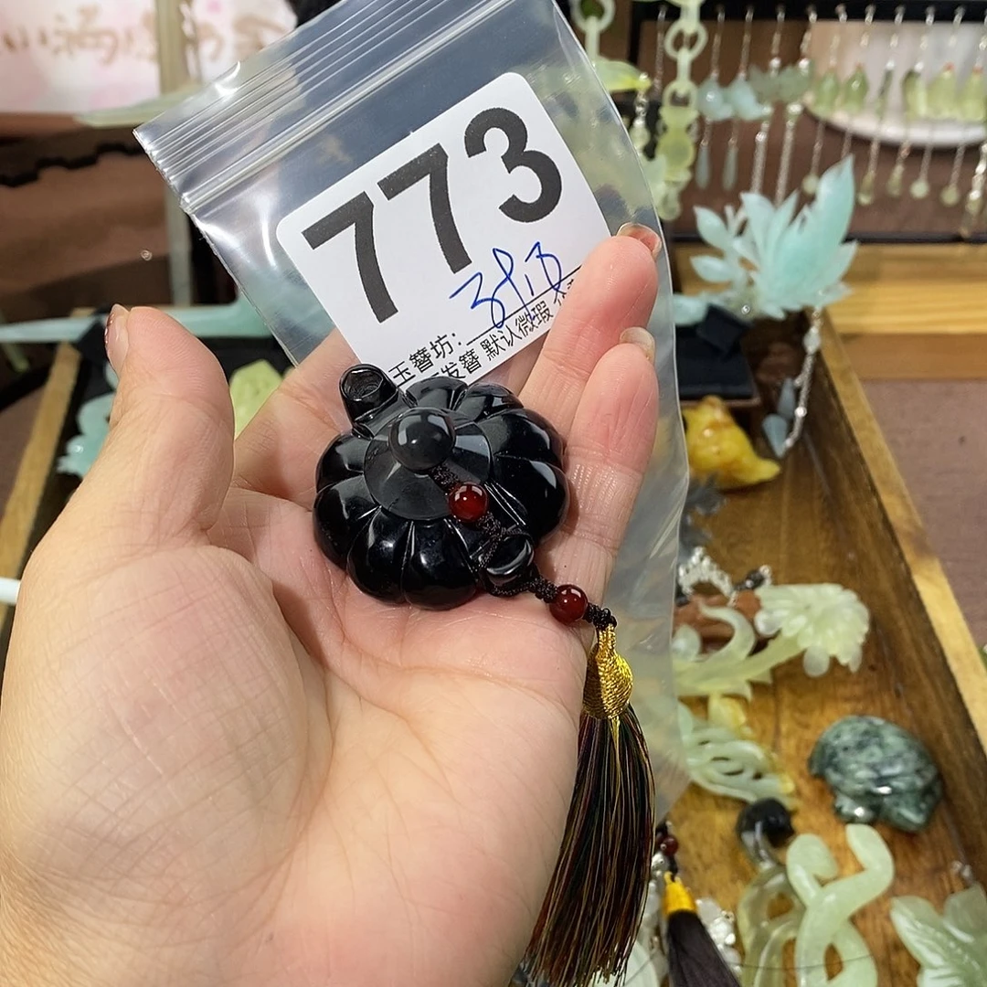 彤***宝合金蛇纹石玉发饰