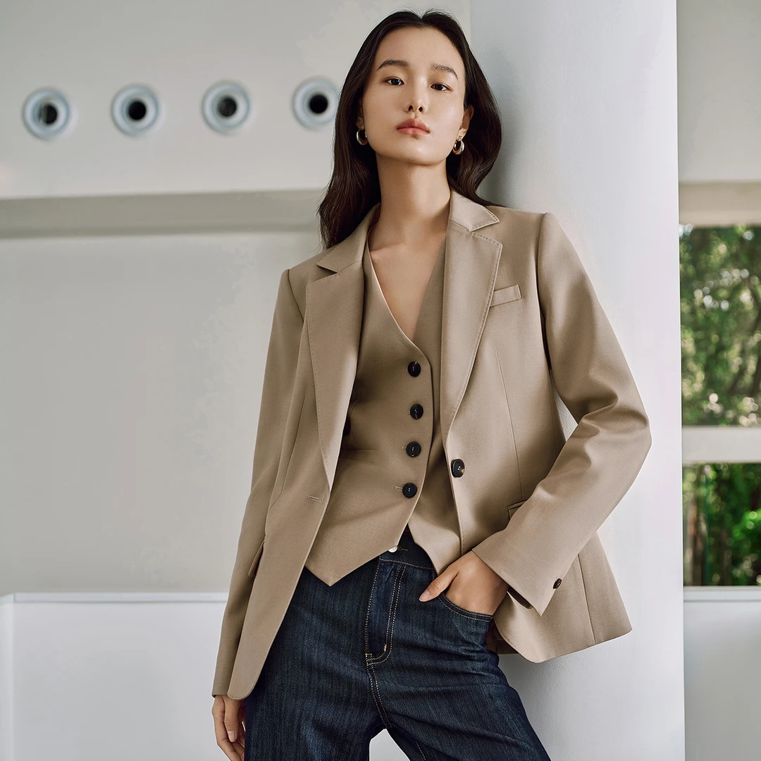 COVERINS2025春季经典一粒扣通勤气质短款时尚西装外套CC35110210
