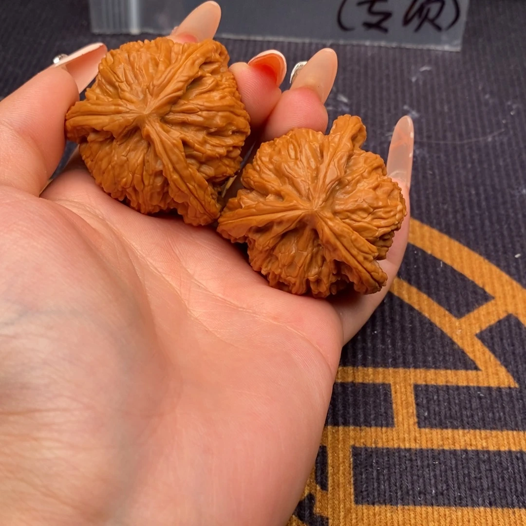 C***店文玩核桃吊坠白狮子