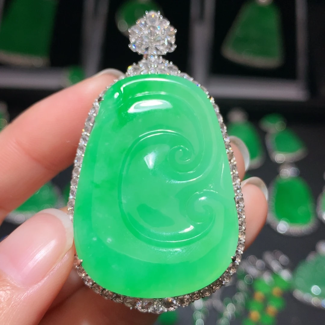 翡翠颈饰18K金镶嵌翡翠