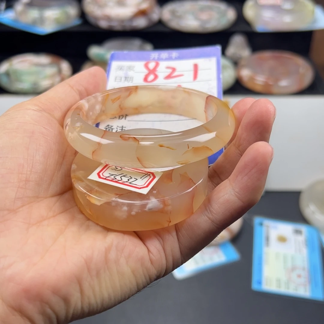 不****石英质玉未镶嵌手镯