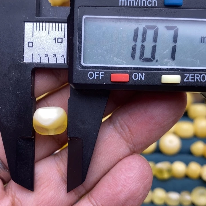 琥珀未镶嵌裸石8号10.7*8.4喇叭口微瑕