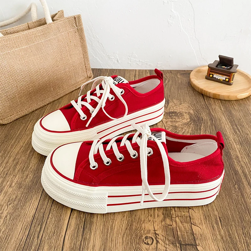 红色松紧鞋带厚底帆布鞋女2025夏新款圆头小白鞋休闲百搭薄款板鞋