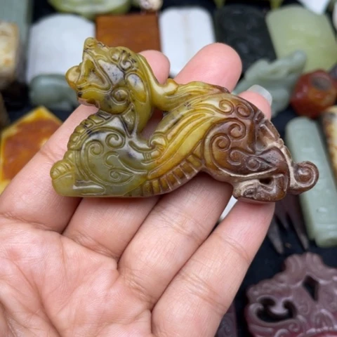蛇纹石玉未镶嵌颈饰9