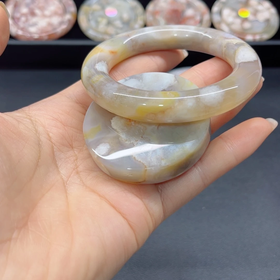 玛瑙/玉髓手镯未镶嵌55