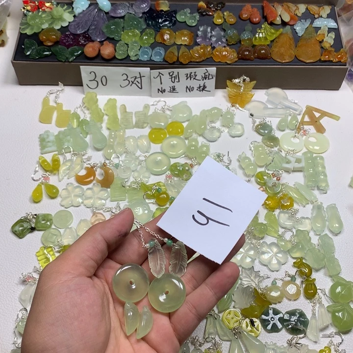 我****合金蛇纹石玉耳钉
