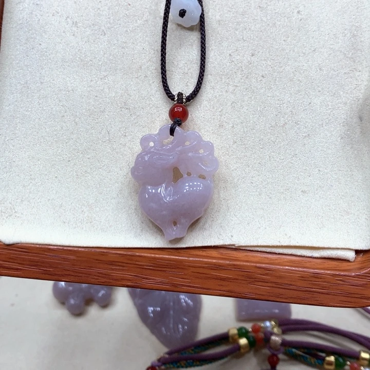 石英质玉颈饰合金