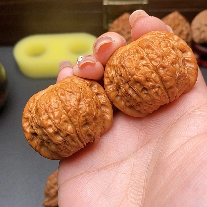 L***子文玩核桃吊坠血麒麟41