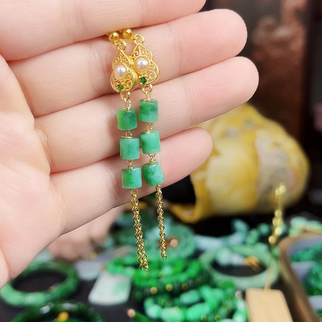 翡翠颈饰未镶嵌耳饰