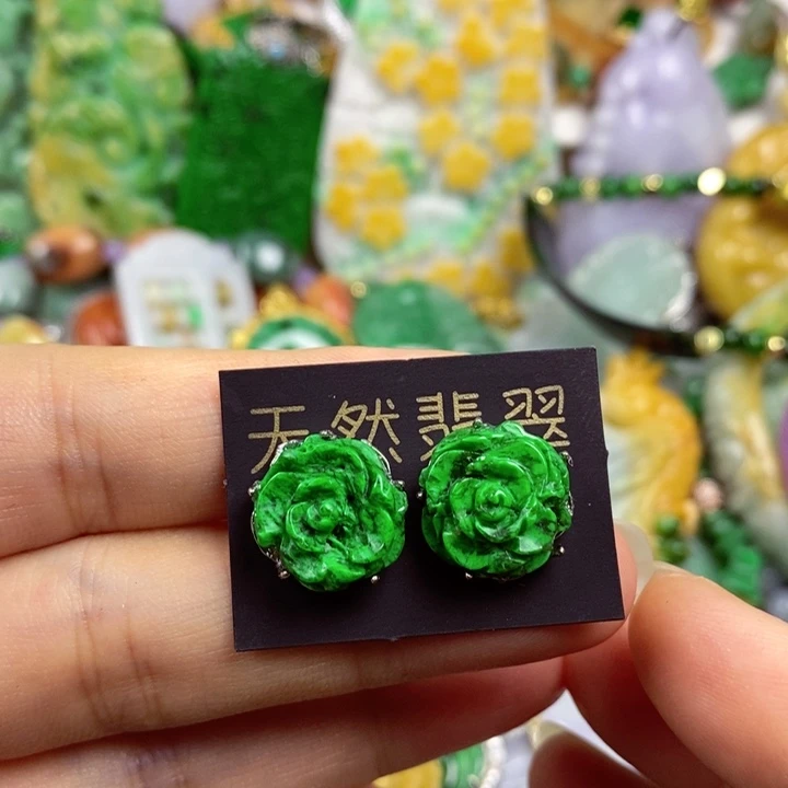 翡翠未镶嵌吊坠(赠链)?**?