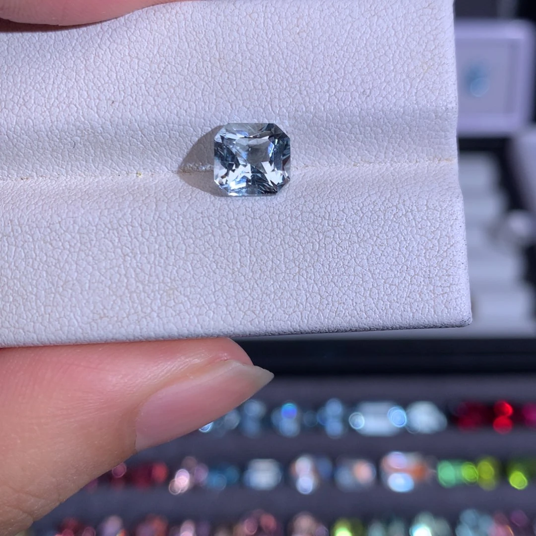 笔搁海蓝宝石未镶嵌1.56ct