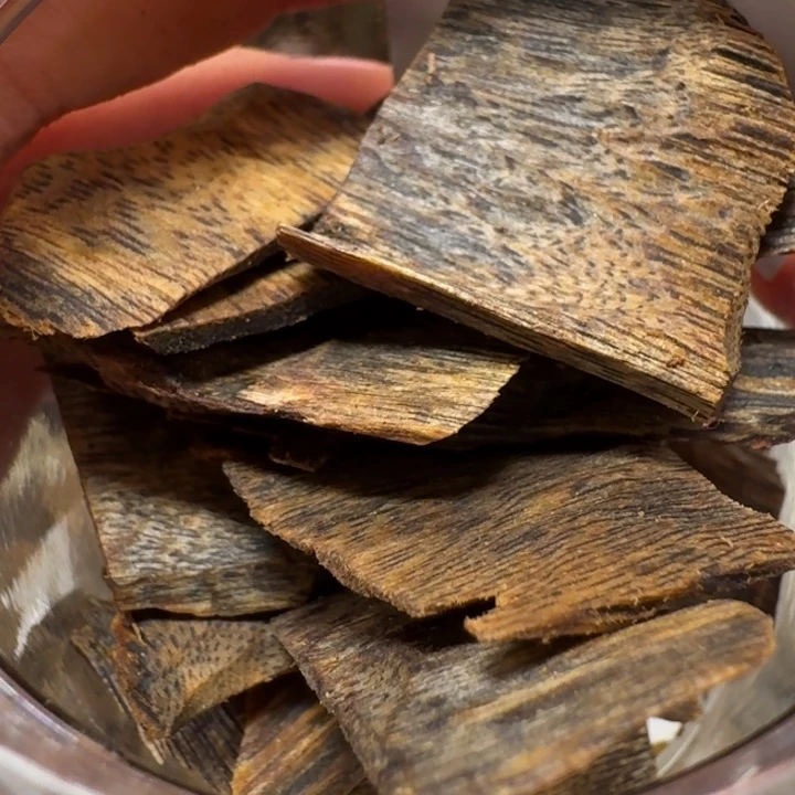 轩***轩沉香沉香碎屑原母树老棋楠高端沉水皮油块料32克