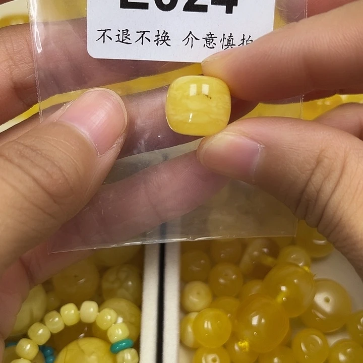 琥珀未镶嵌裸石E024