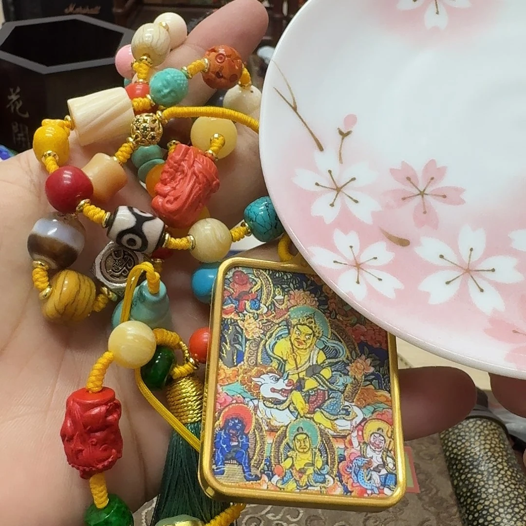 瓷片瓷器瓷器瓷器拍爬青山绿水人