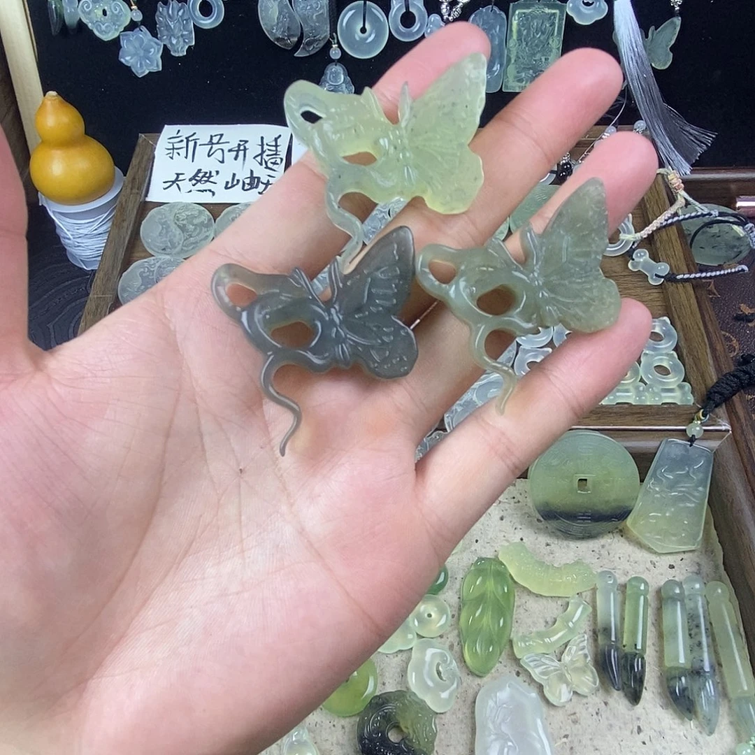 蛇纹石玉未镶嵌颈饰蛇蝶送绳子随机发一个
