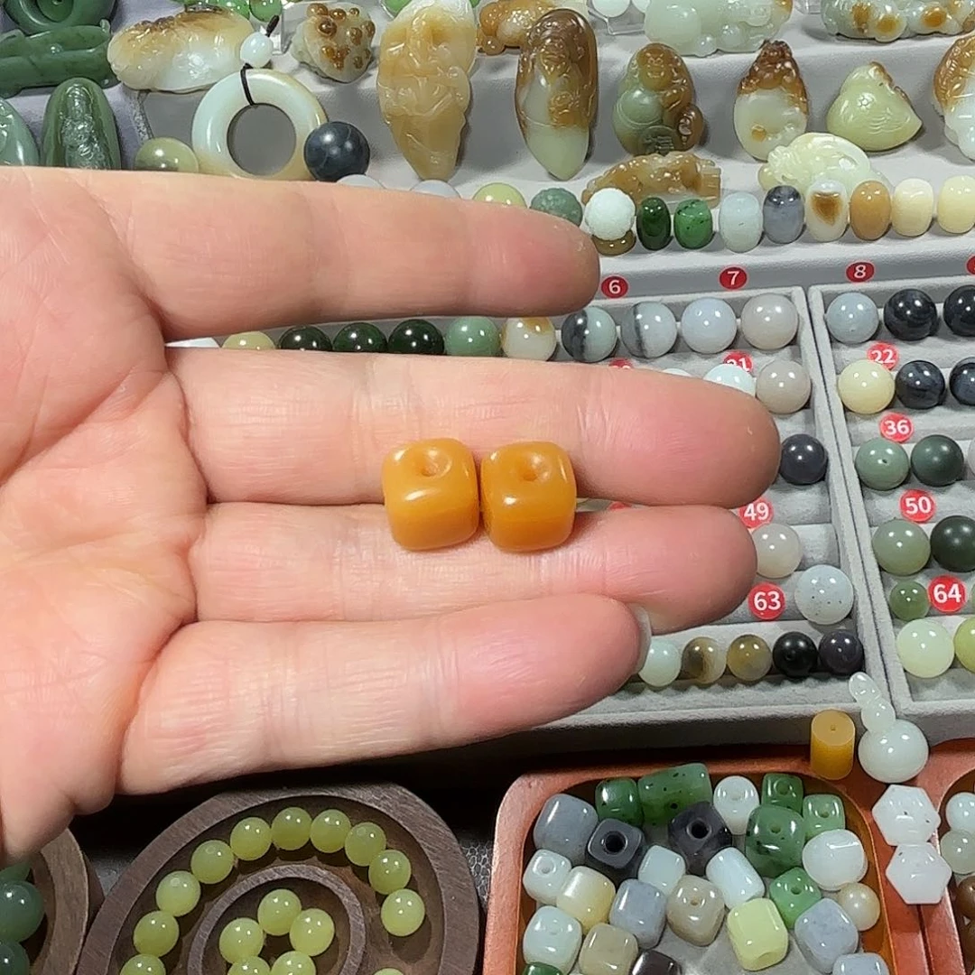 未镶嵌珠子石英质玉（缅黄）杨*