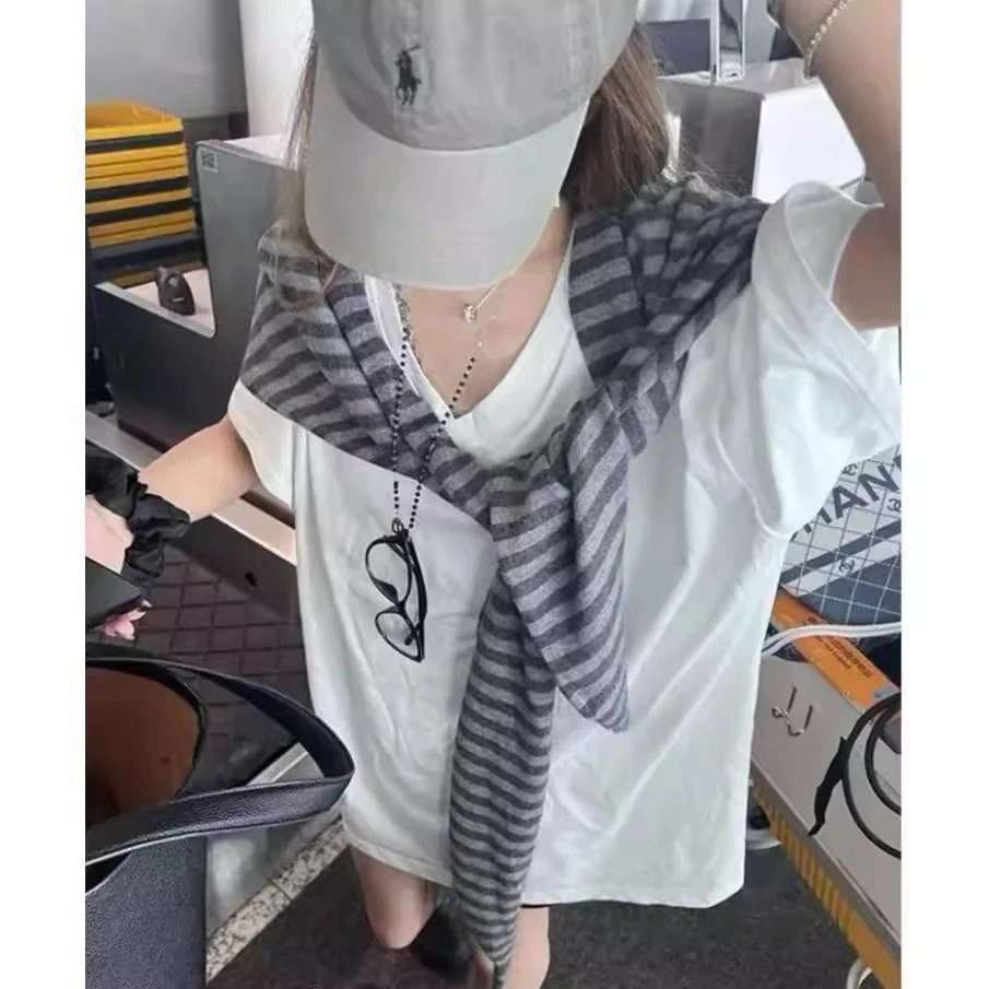 【原版送披肩】2025年夏季新款时尚宽松上衣慵懒风披肩V领短袖T恤女