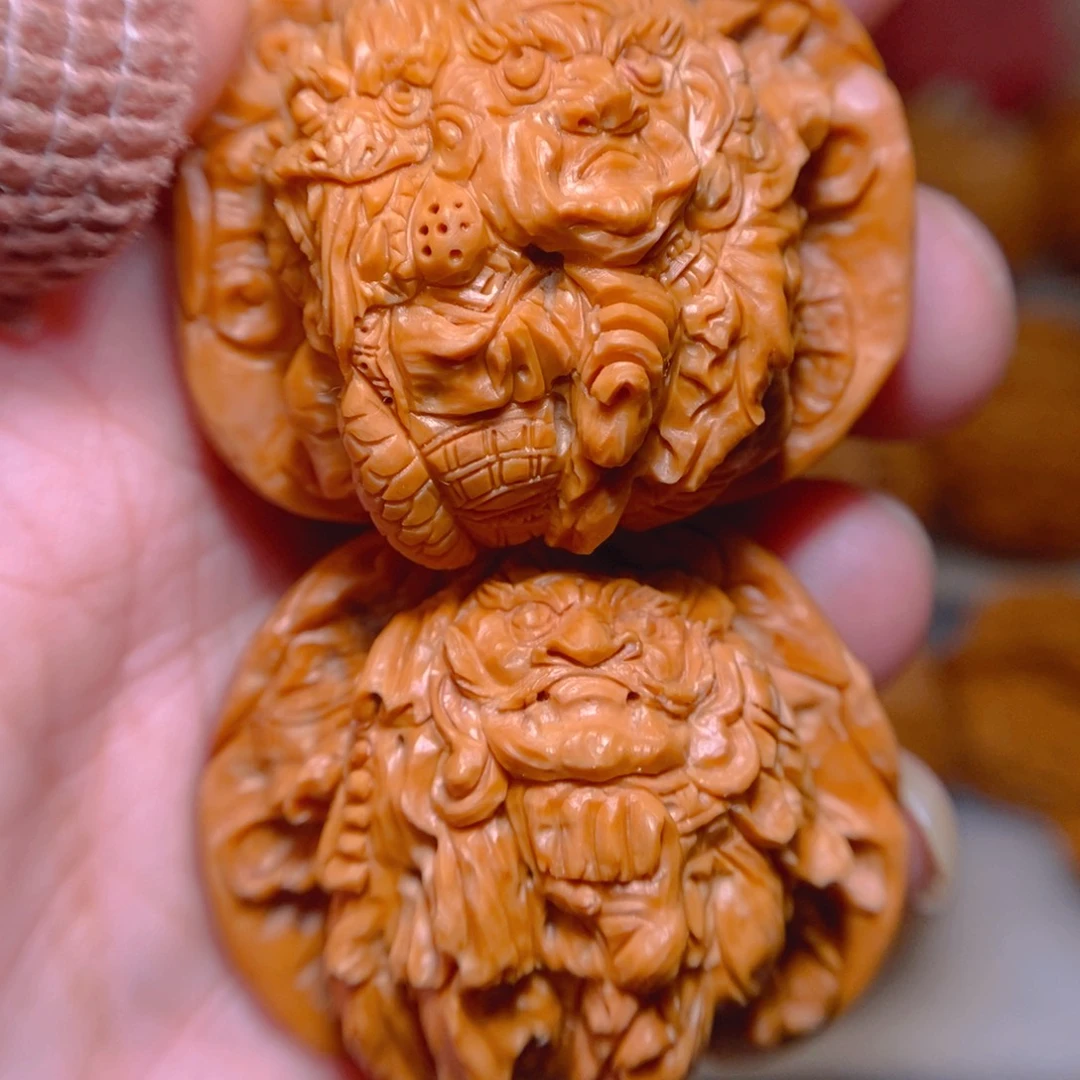 文玩核桃把件纯手工雕刻四大天王