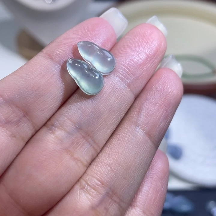 翡翠未镶嵌颈饰花生