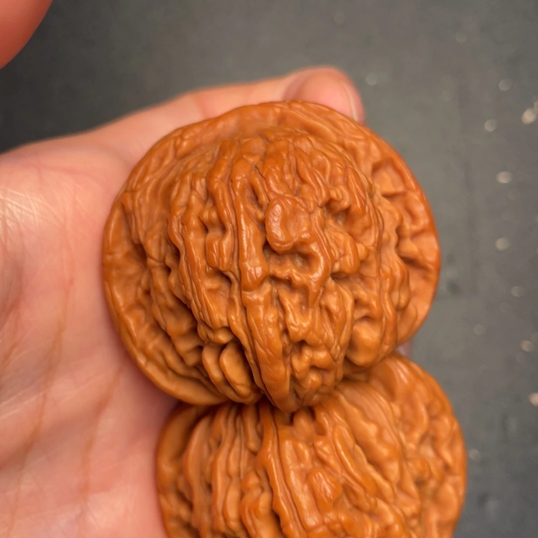 文玩核桃把件秦岭野生文玩核桃