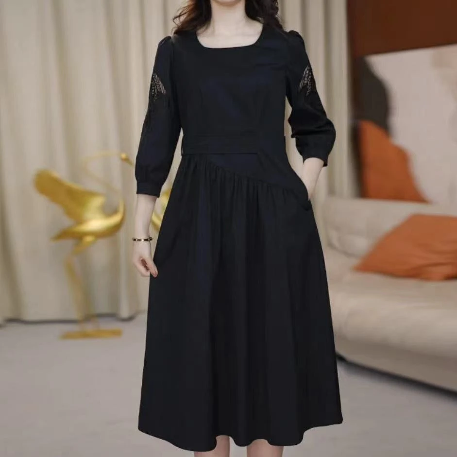 冰丝四面弹连衣裙2025新款女装春时尚高档显瘦七分袖镂空小黑裙子