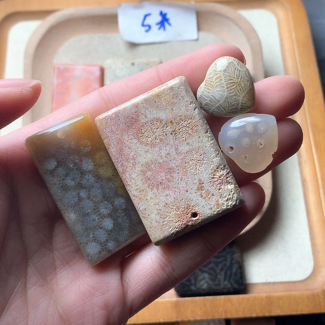 硅化珊瑚（珊瑚玉）颈饰未镶嵌一**芙