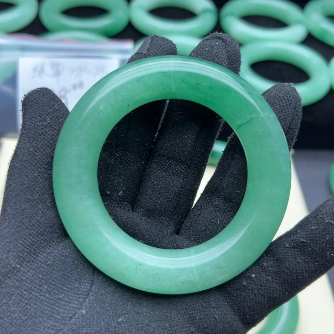 石英岩玉未镶嵌手镯54