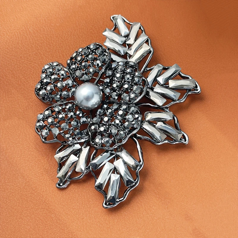 合金仿珍珠胸针 16ｍｍ高级感黑色花叶胸花百搭气质胸针 F1-066