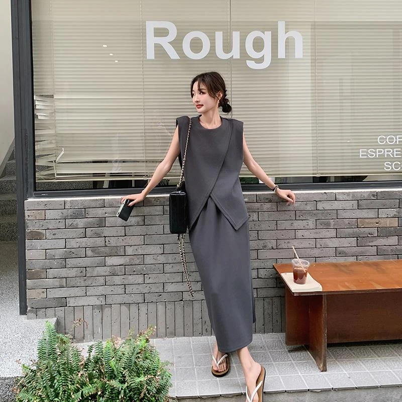 灰色设计感套装裙女夏季今年新款气质高级感无袖上衣半身裙两件套