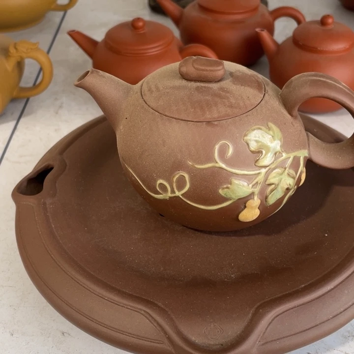 紫砂茶壶紫泥金蝉