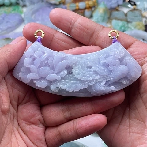 翡翠未镶嵌颈饰月*