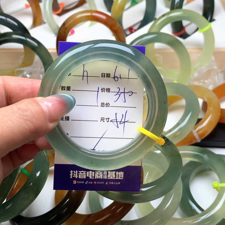 岫玉未镶嵌手镯h*ᐝ