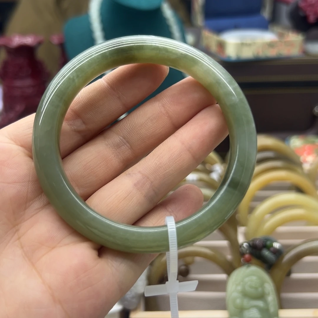 和田玉手镯未镶嵌61.4圈围6189微瑕