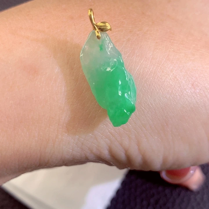 翡翠18K金镶嵌颈饰翡翠